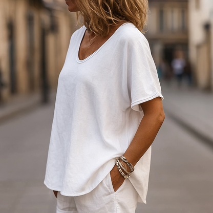 Beatrice | Women's T-Shirt with Loose Fit & V-Neck Design | Comfortable Style for Effortless Summer Fashion