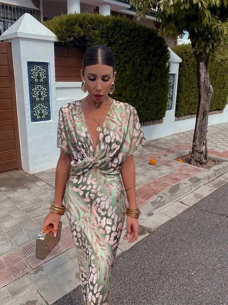 Chic Wrap Dress | Women's Elegant Dress with Adjustable Fit | Versatile Style for Any Occasion